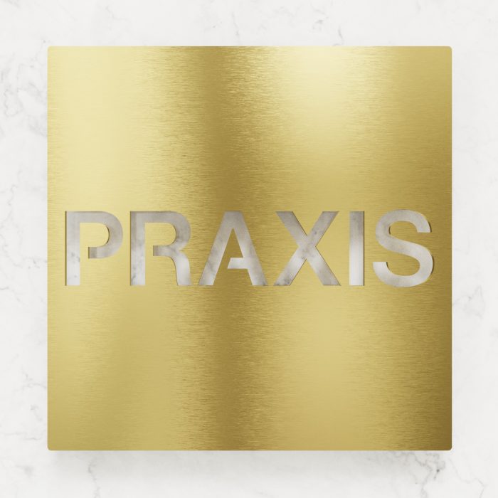 Messing Hinweisschild "PRAXIS" / H.69.M 2